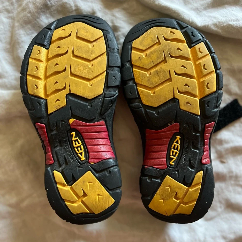 KEEN Newport H2 Kid’s Sz 2 Hiking Water Sport Sandals Red